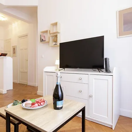 Palais Ceres Yourhosthelper Cannes